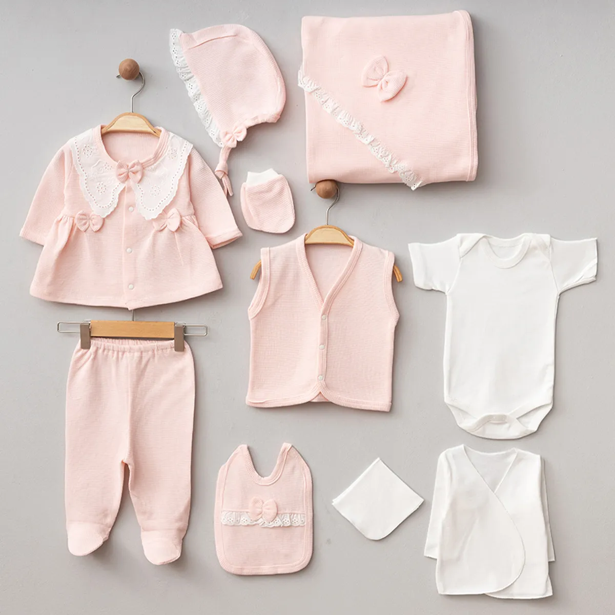 Newborn Going-Home Set — Waffle texture, Broderie detail — Set pieces: 10 — 0-3 months — 610ZP