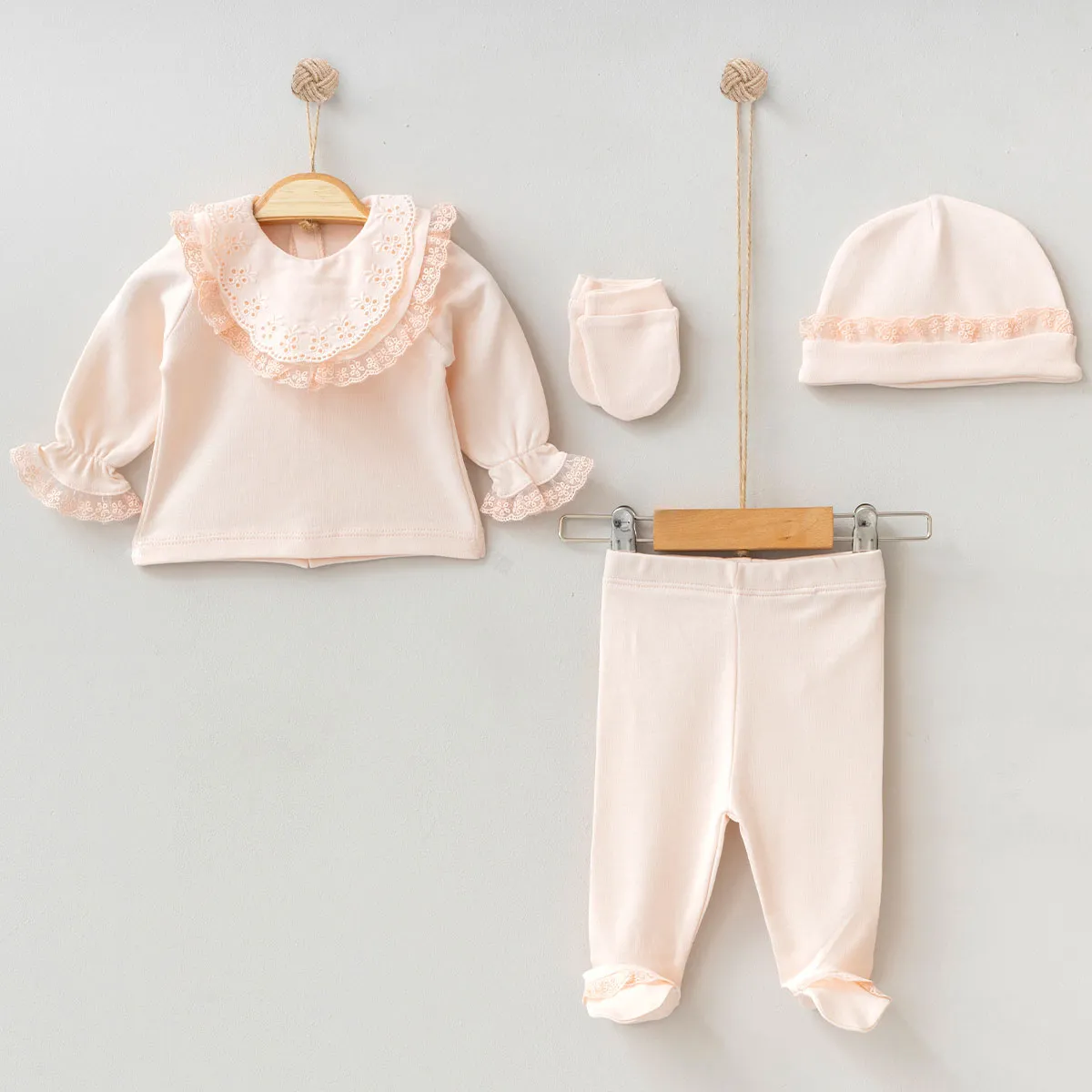 Newborn Going-Home Set — Broderie detail — Set pieces: 5 — 0-3 months — 6004PG