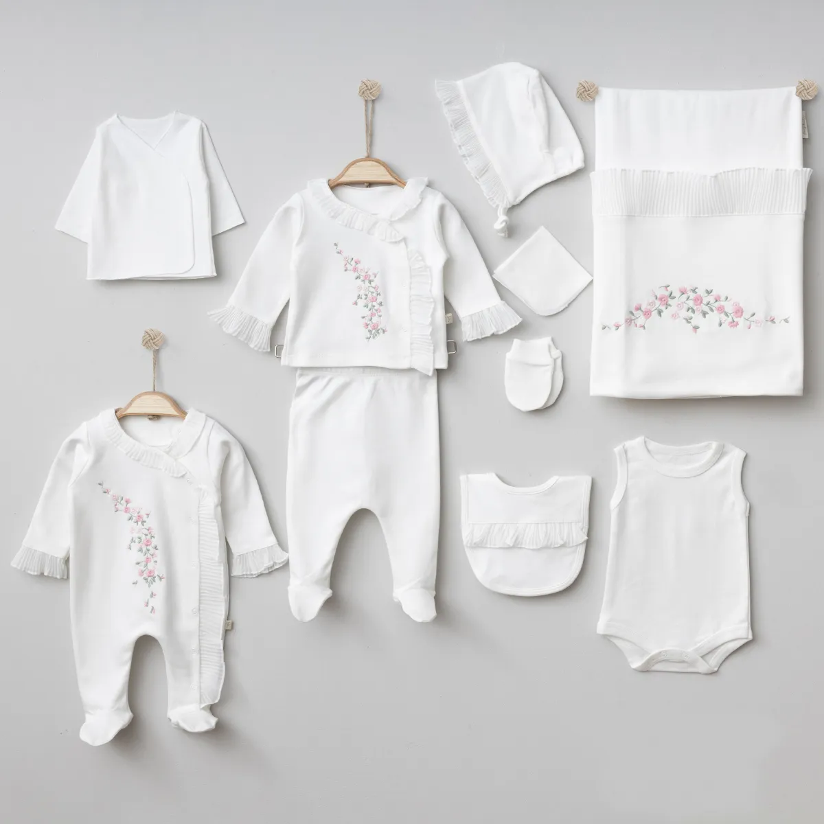 Newborn Going-Home Set — Embroidery, Floral motif — Set pieces: 10 — 0-3 months — 6130PG