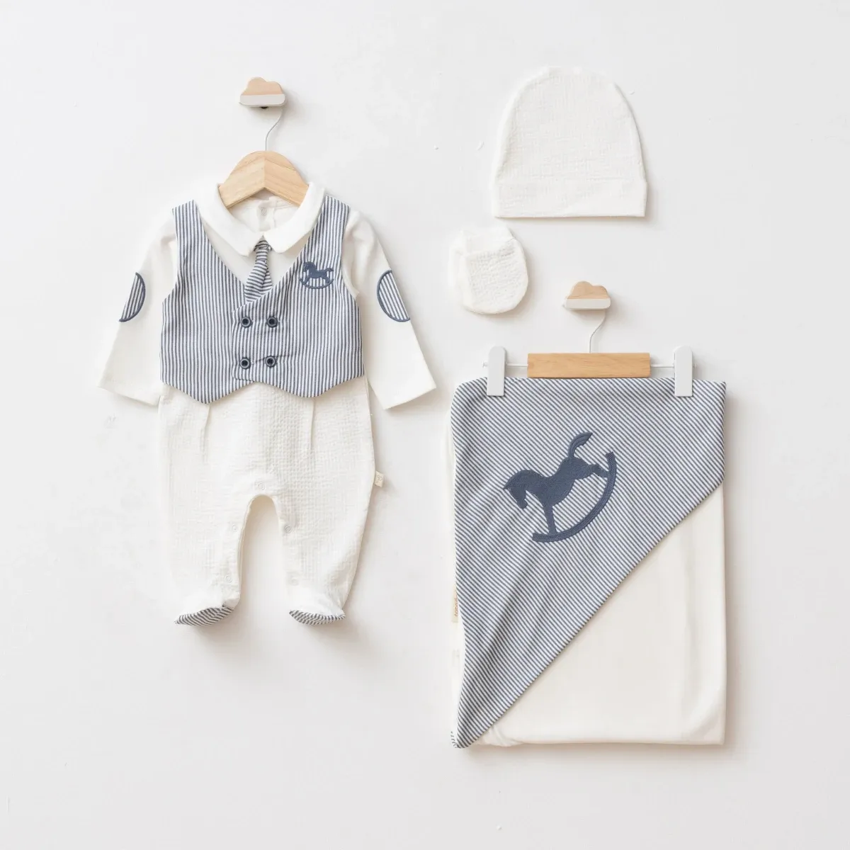 Newborn Going-Home Set — Embroidery — Set pieces: 4 — 0-3 months — 7131PG