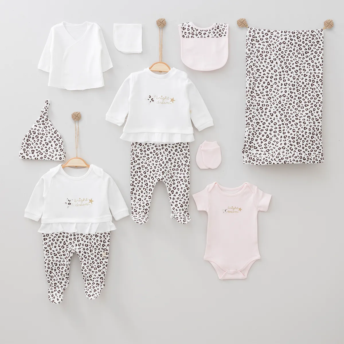 Newborn Going-Home Set — Leopard pattern — Set pieces: 10 — 6030PG
