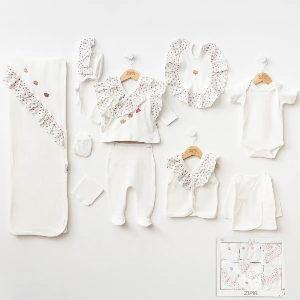 Newborn Going-Home Set — Broderie detail — Set pieces: 10 — 0-3 months — 628ZP
