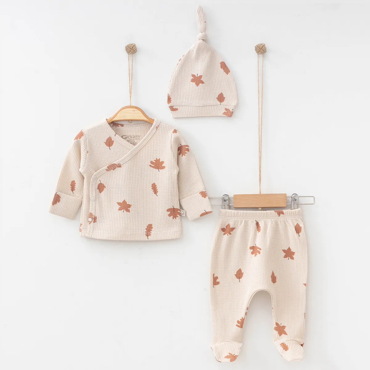 Newborn Going-Home Set — Print, Waffle texture, Leaf motif — Set pieces: 3 — 0-3 months — 4500OB