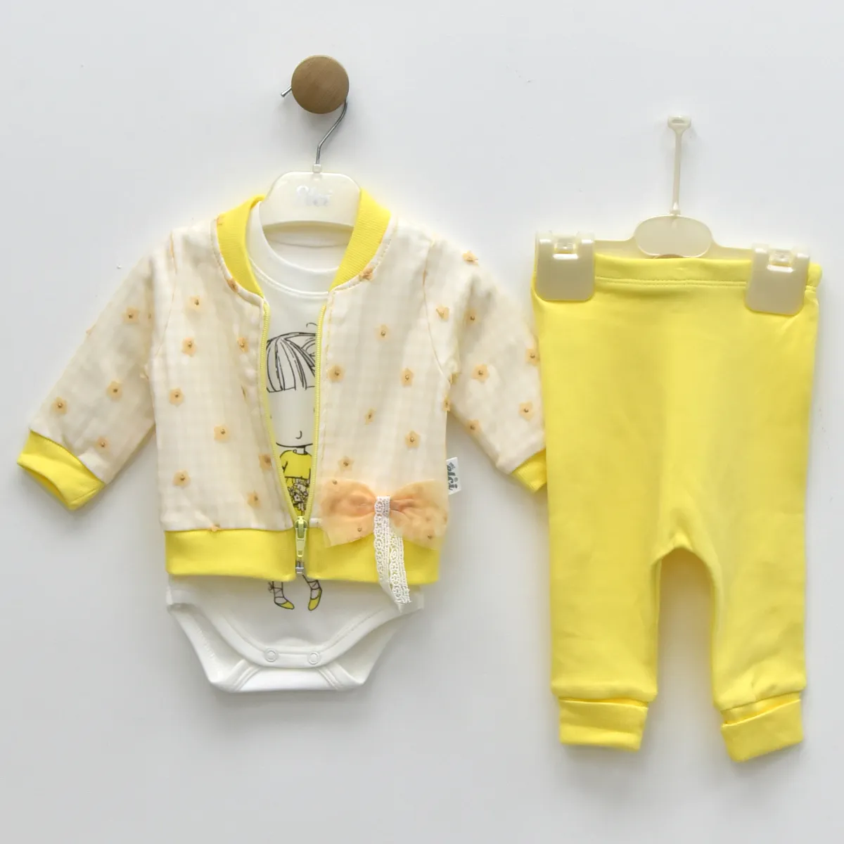 Baby Outfit Set — Set pieces: 3 — 3-6-9 months — 6826LG