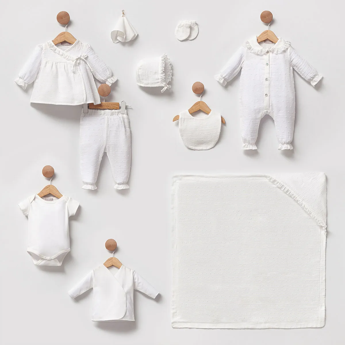 Newborn Going-Home Set — Muslin, Lace detail — Set pieces: 10 — 0-3 months — 427469CS