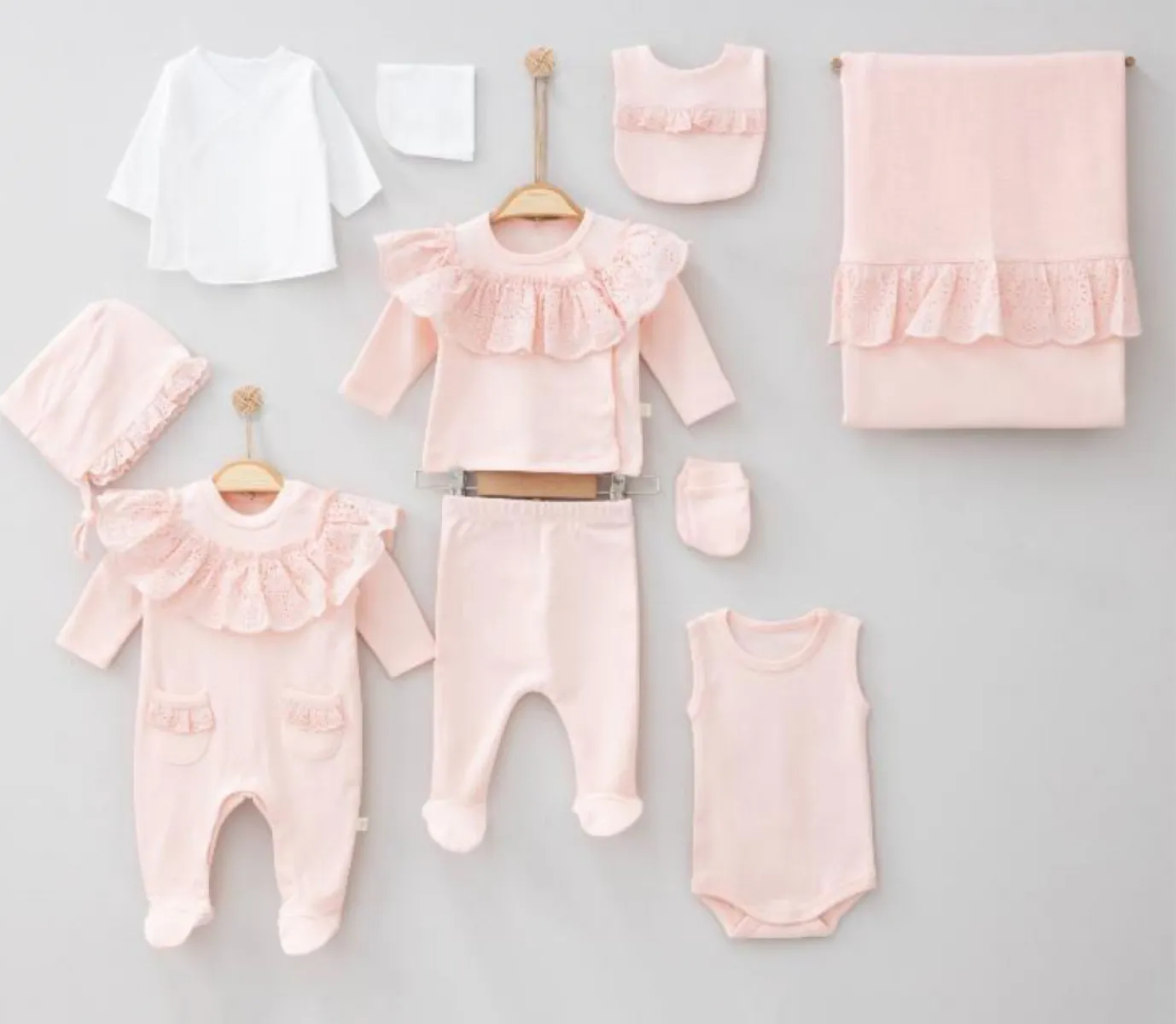 Newborn Going-Home Set — Broderie detail — Set pieces: 10 — 6121PG