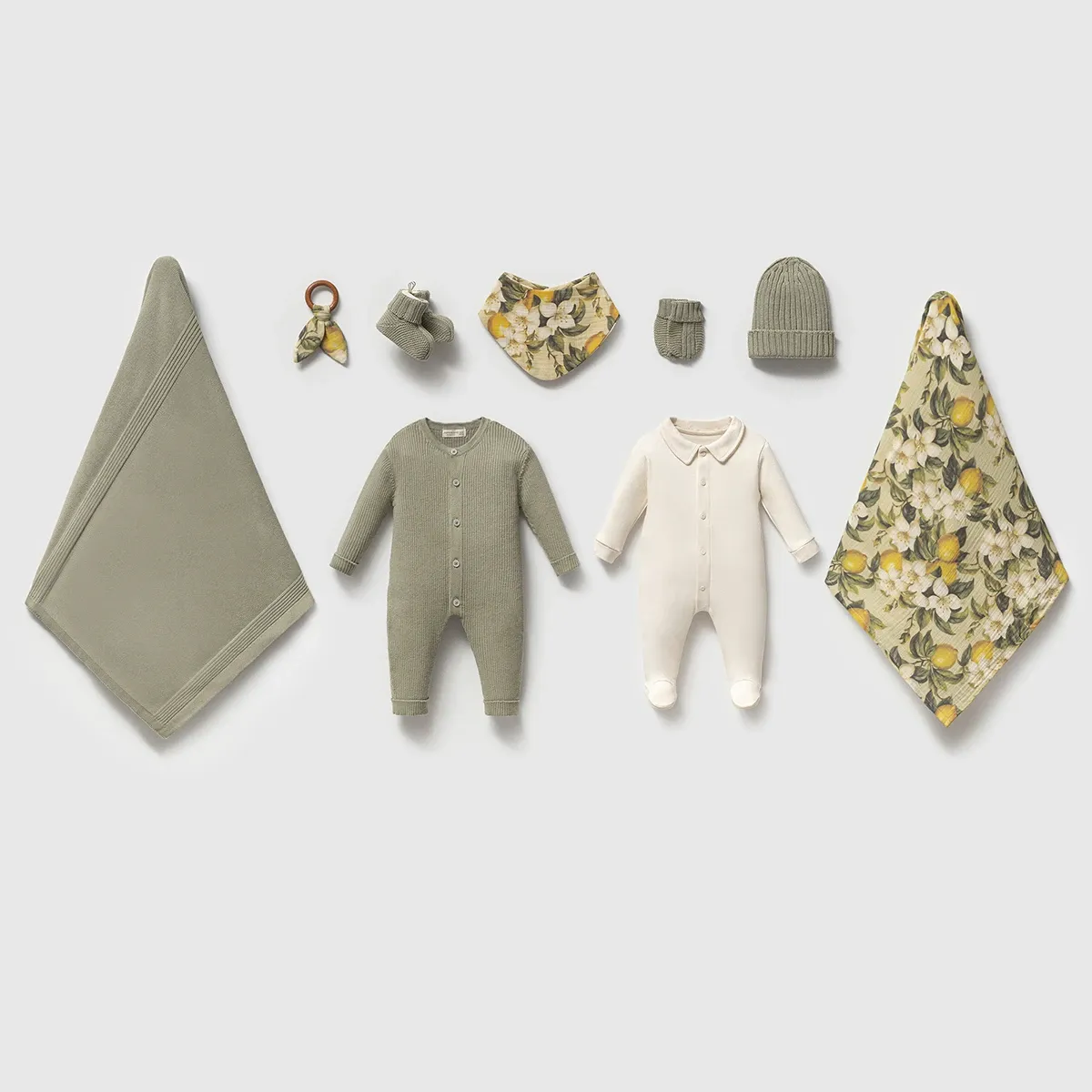Newborn Going-Home Set — Set pieces: 8 — 0-3 months — 8457N