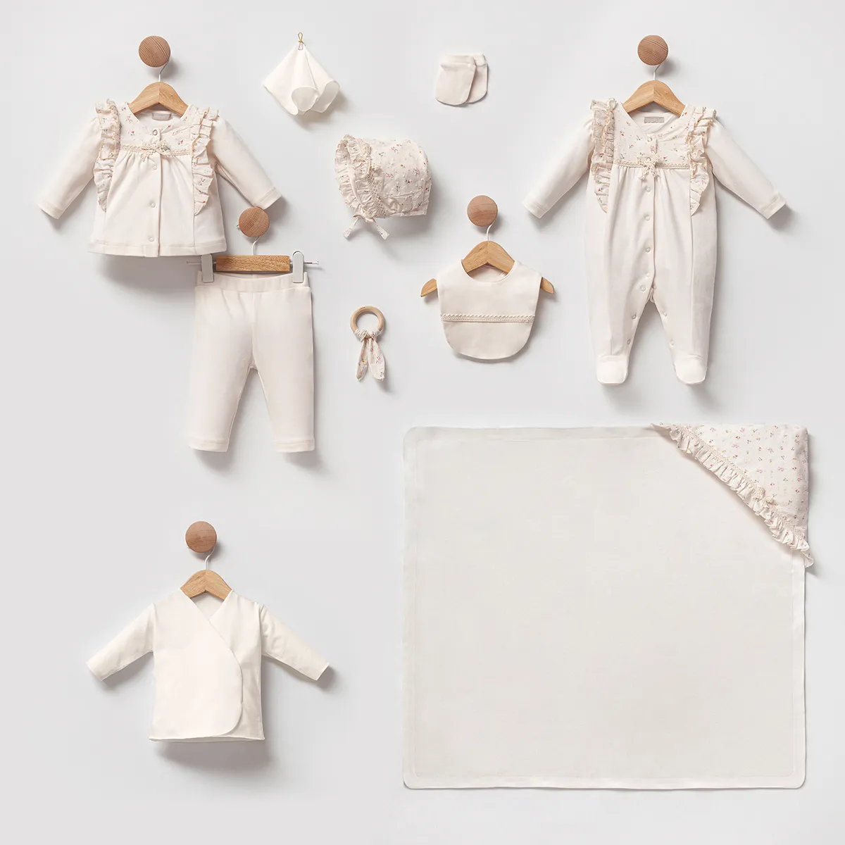 Newborn Going-Home Set — Muslin, Floral motif — Set pieces: 10 — 0-3 months — 427474CS