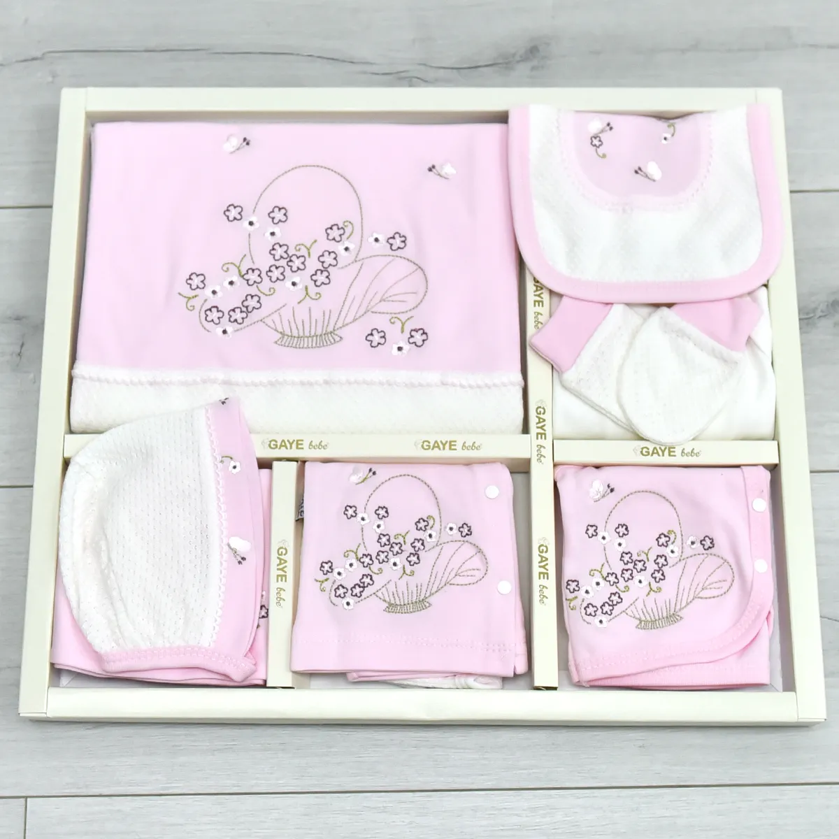 Newborn Going-Home Set — Embroidery, Floral motif — Set pieces: 10 — 0-3 months — 6641GB