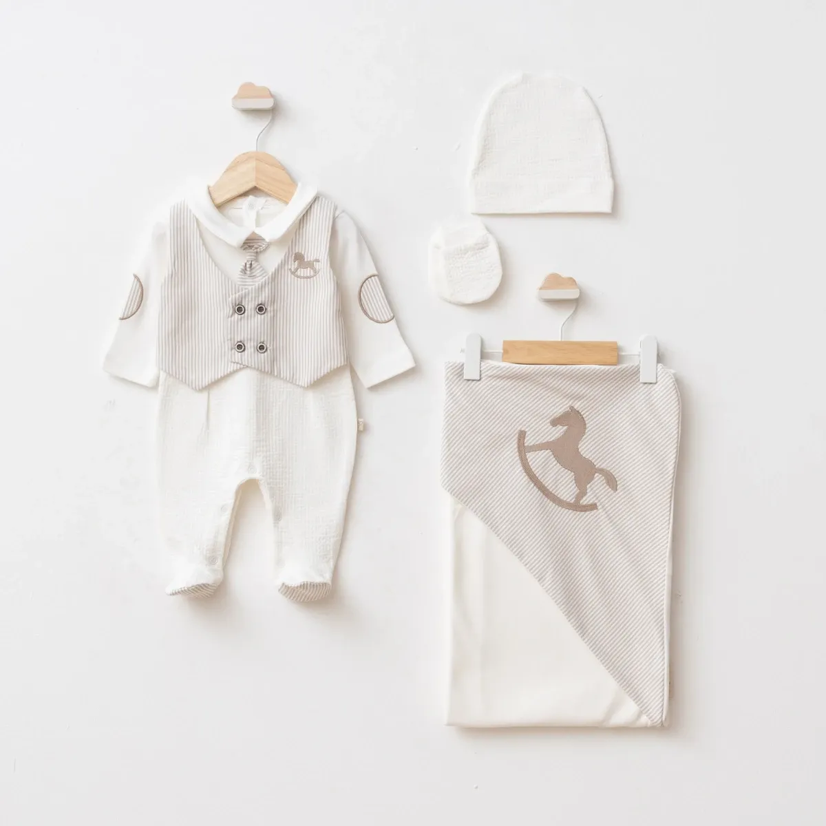 Newborn Going-Home Set — Embroidery — Set pieces: 4 — 0-3 months — 7132PG