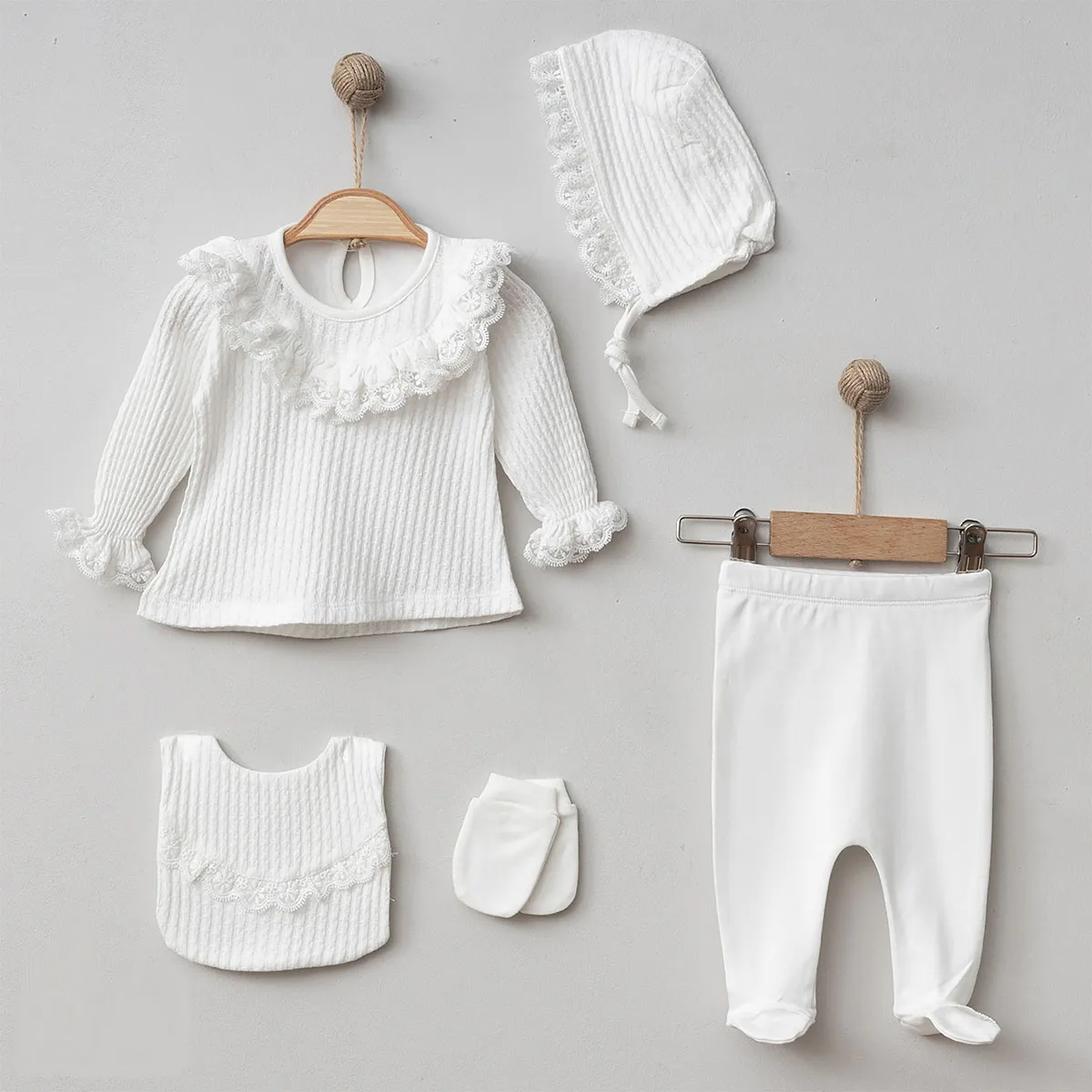 Newborn Going-Home Set — Jacquard, Broderie detail — Set pieces: 5 — 0/3-3/6 months — 6164PG