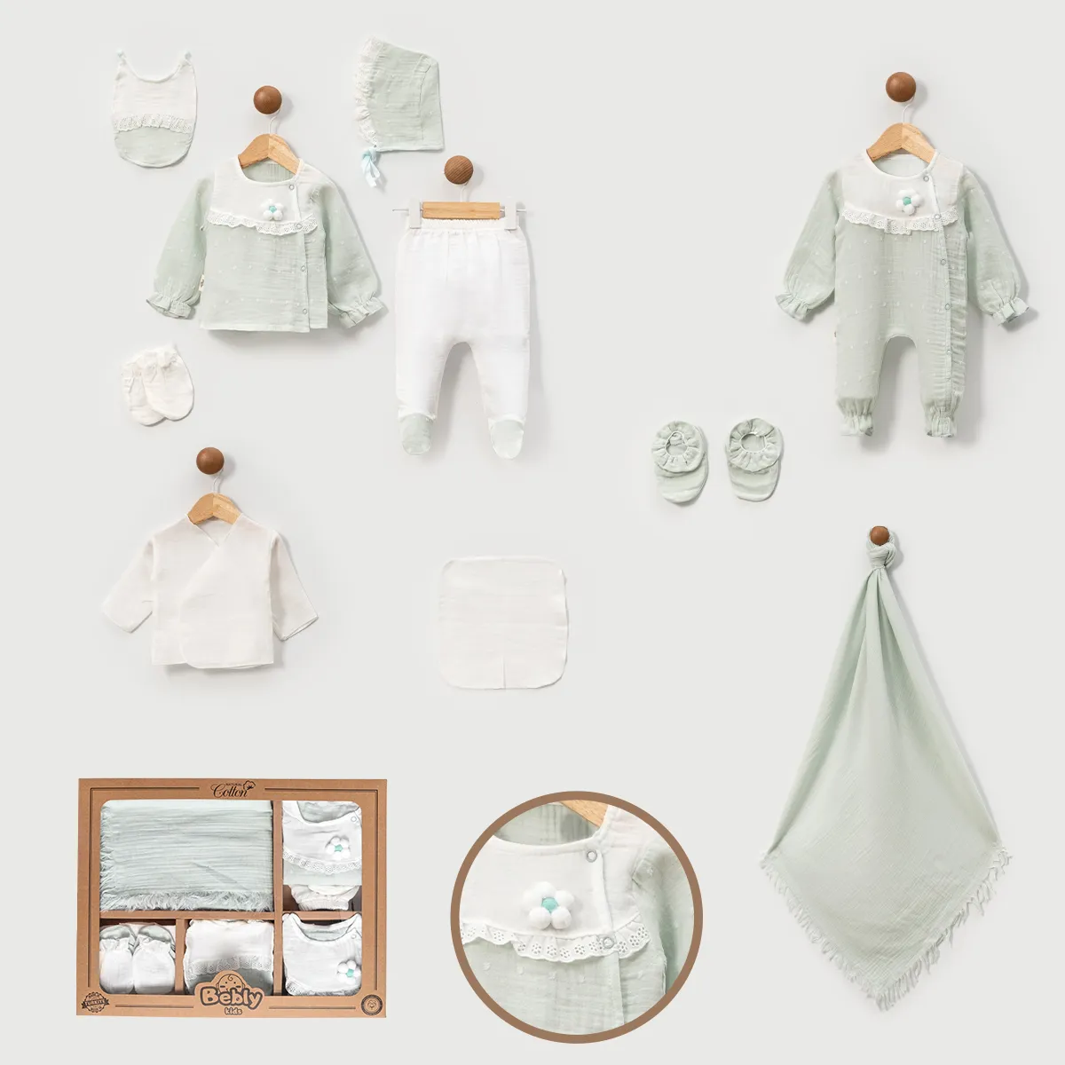 Newborn Going-Home Set — Muslin, Pompom detail — Set pieces: 10 — 0-3 months — 10006BK
