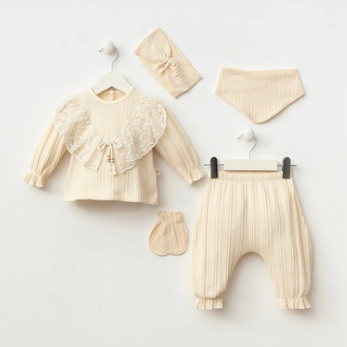 Newborn Going-Home Set — Lace detail — Set pieces: 5 — 0-3 months — 7083MZ