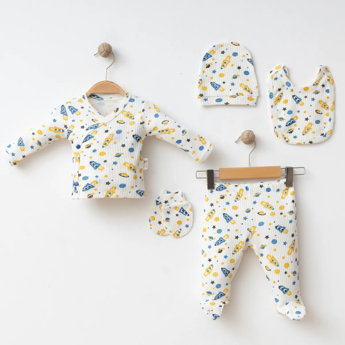 Newborn Going-Home Set — Print, Sleeveless — Set pieces: 5 — 0-3 months — 25230CY
