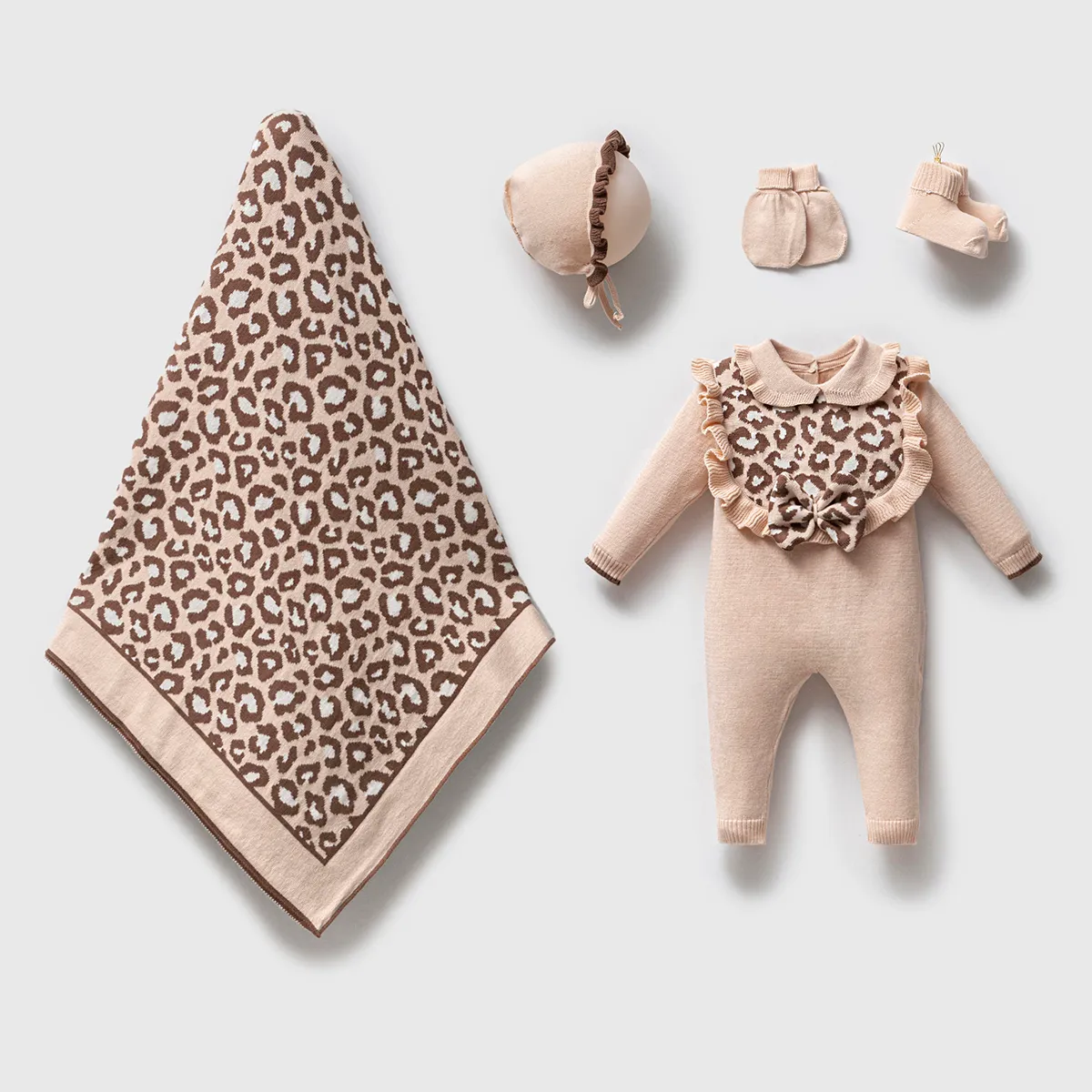 Newborn Going-Home Set — Leopard pattern — Set pieces: 5 — 0-3 months — 8222N