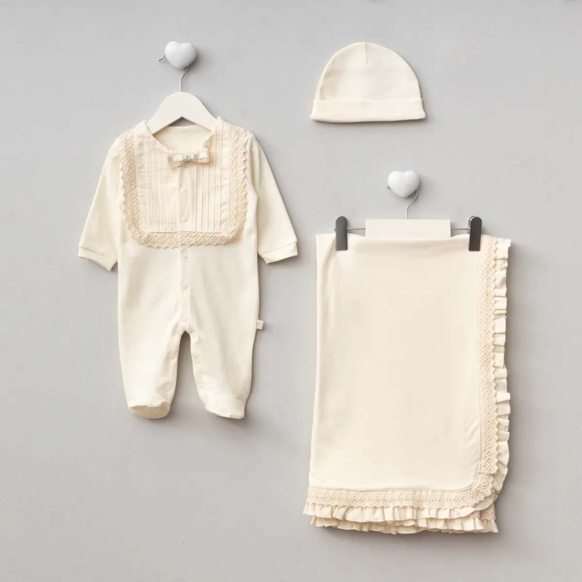 Newborn Going-Home Set — Lace detail — Set pieces: 3 — 0-3 months — 6227PG