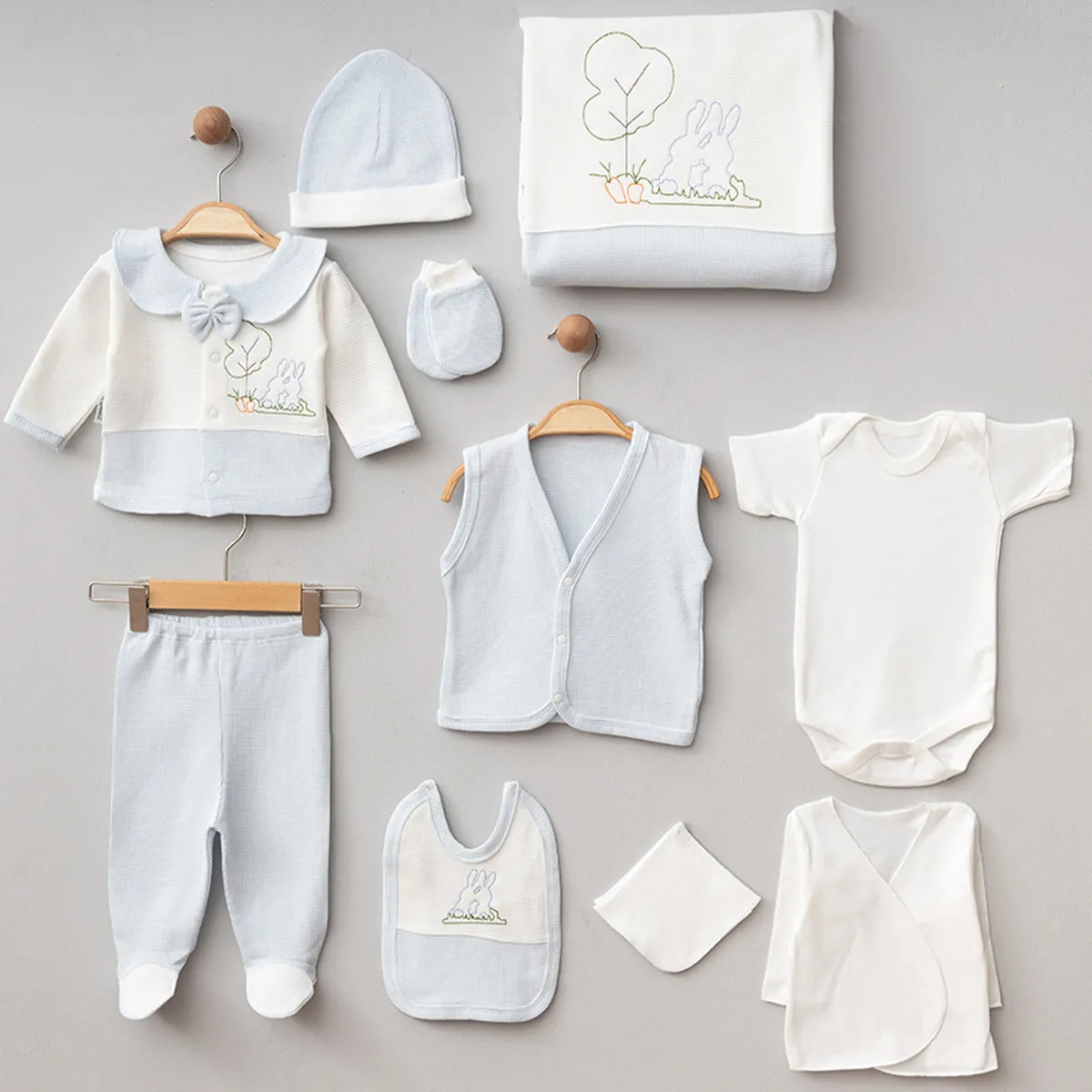 Newborn Going-Home Set — Waffle texture, Rabbit motif — Set pieces: 10 — 0-3 months — 612ZP