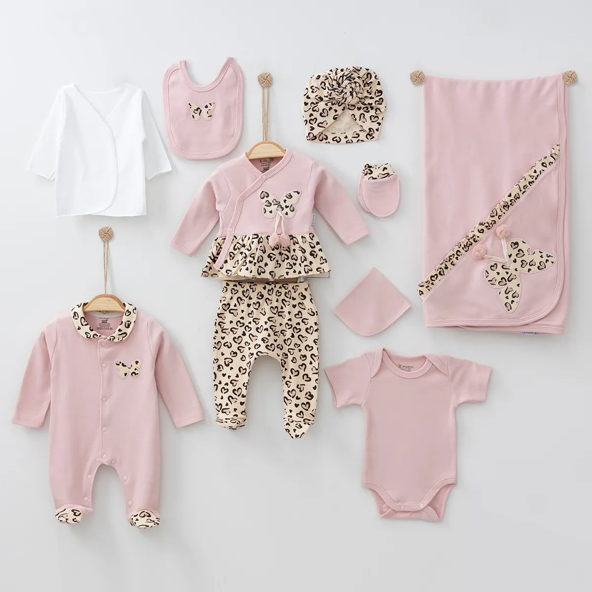 Newborn Going-Home Set — Leopard pattern — Set pieces: 10 — 3006MC