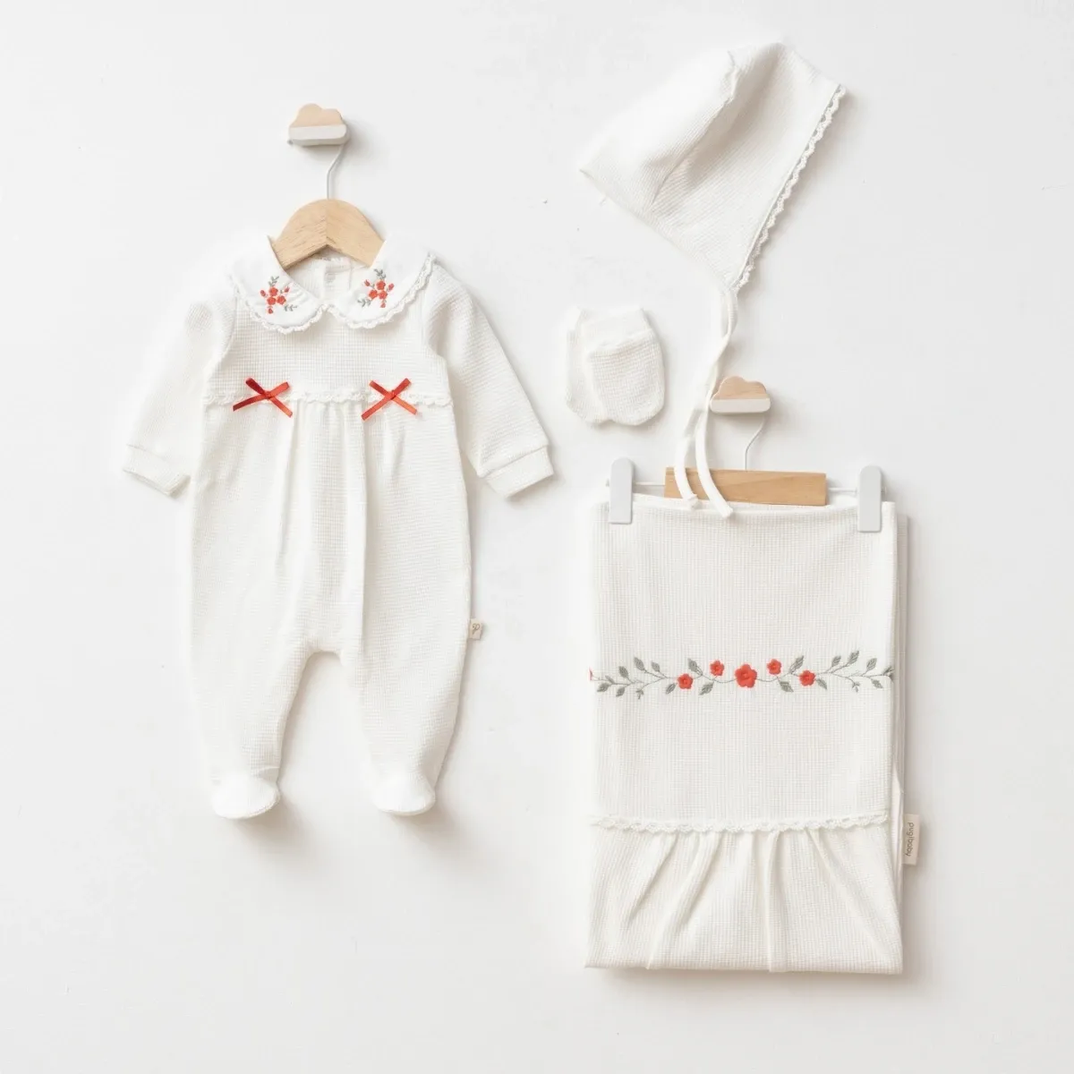Newborn Going-Home Set — Embroidery, Collar — Set pieces: 4 — 0-3 months — 7120PG