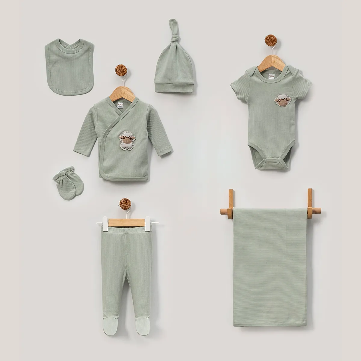 Newborn Going-Home Set — Set pieces: 7 — 0-3 months — 4139OK