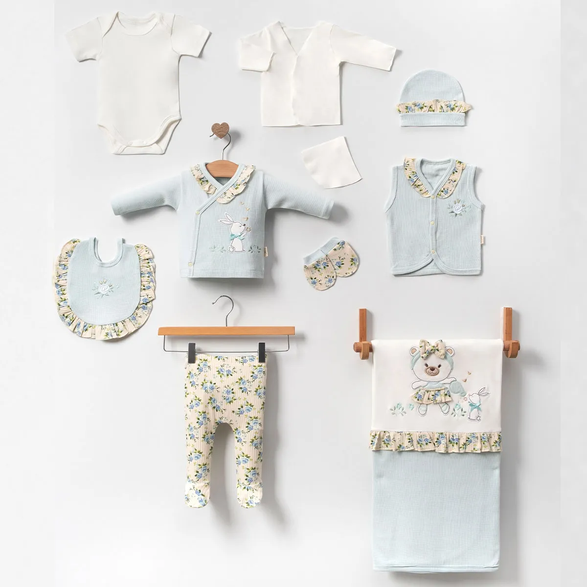 Newborn Going-Home Set — Floral motif, Rabbit motif — Set pieces: 10 — 0-3 months — 3012MC