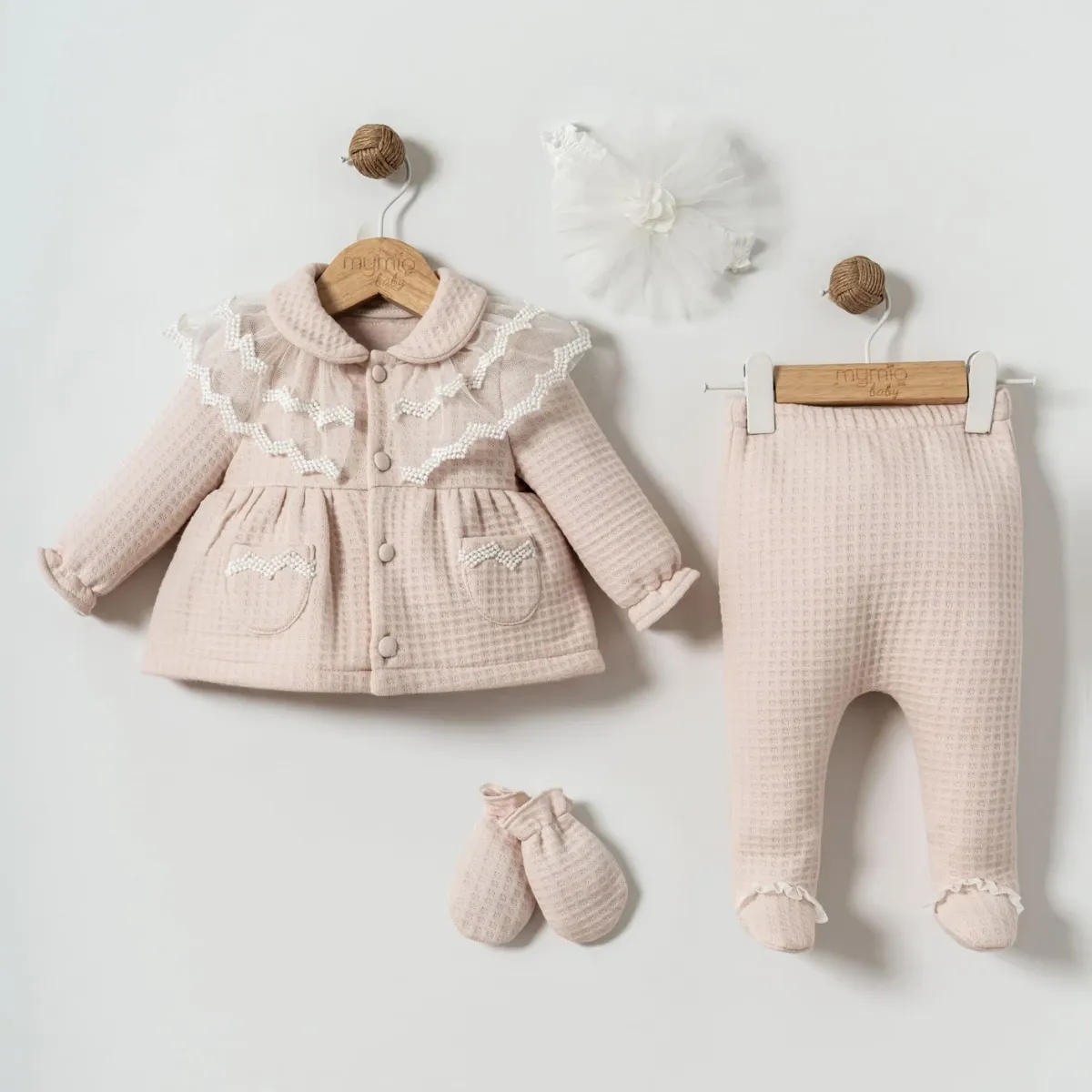 Newborn Going-Home Set — Lace detail, Quilting — 0-3 months — 4700MY